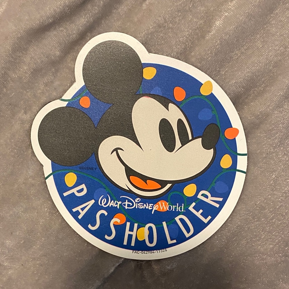 2017 Walt Disney World Passholder Holiday Magnet